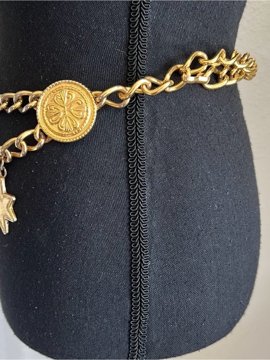 ESCADA Women\'s Vintage Couture Gilded Gold Chain Link Charm Medallion Belt main image 5